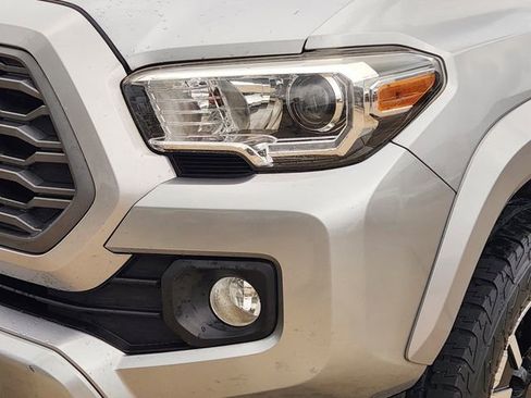 Used 2021 Toyota Tacoma TRD Sport w/ Technology Package AWD/4WD image 6