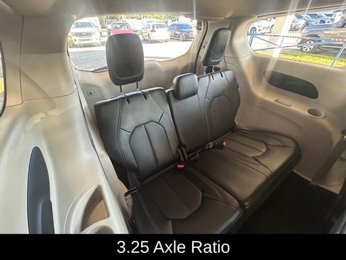 Used 2024 Chrysler Pacifica Touring-L image 31