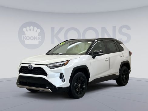 Used 2023 Toyota RAV4 XSE AWD/4WD image 4