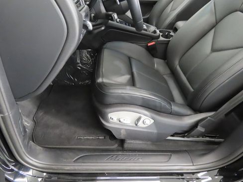 Certified 2026 Porsche Macan AWD/4WD image 41