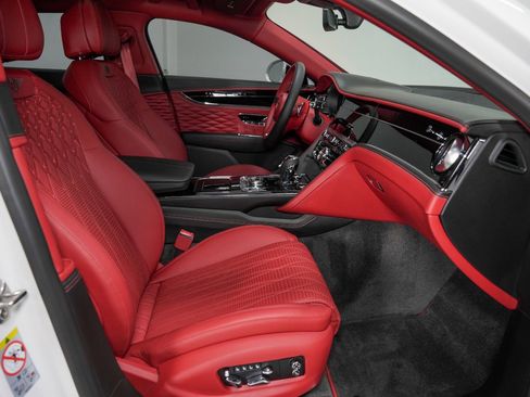 Used 2020 Bentley Flying Spur W12 image 26