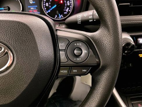 Used 2022 Toyota RAV4 LE image 12