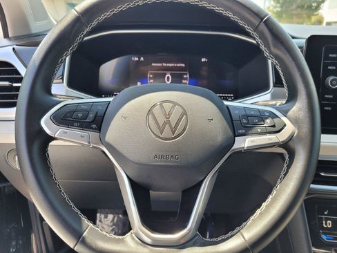 Certified 2025 Volkswagen Taos SE AWD/4WD image 34