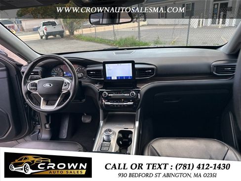 Used 2021 Ford Explorer Limited w/ Equipment Group 301A AWD/4WD image 18