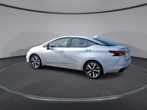 Used 2022 Nissan Versa SR image 6