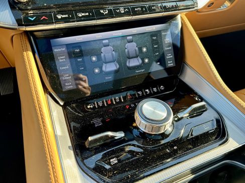 Used 2022 Jeep Grand Wagoneer Series III w/ Flexible Seating Group image 23