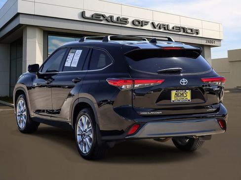 Used 2021 Toyota Highlander Limited AWD/4WD image 2