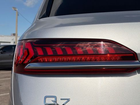 Used 2022 Audi Q7 Premium Plus w/ Premium Plus Package image 10