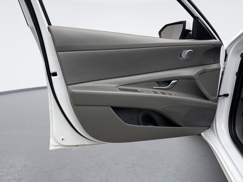 Used 2024 Hyundai Elantra SEL image 9