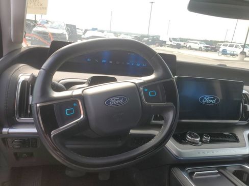 Used 2025 Ford Expedition Max Platinum w/ Driver's Package AWD/4WD image 7