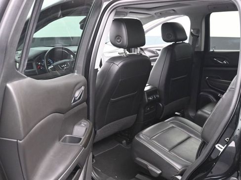 Used 2022 GMC Acadia SLT w/ Technology Package image 13