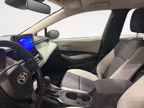 Used 2025 Toyota Corolla LE FWD image 10