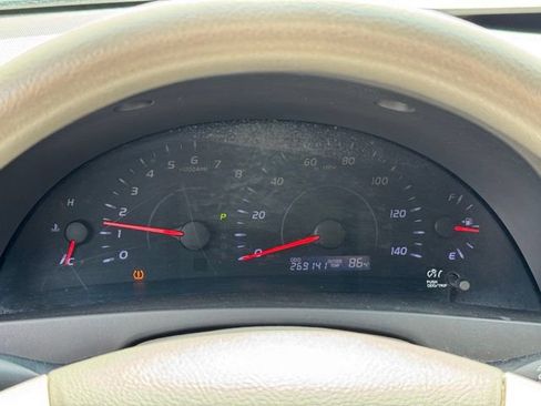 Used 2010 Toyota Camry LE FWD image 26