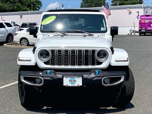 Certified 2024 Jeep Wrangler Unlimited Sahara w/ Technology Group AWD/4WD image 3