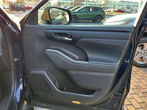 Certified 2023 Toyota Highlander XSE image 12