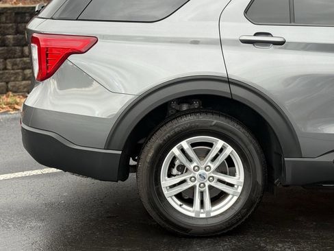 Used 2022 Ford Explorer XLT image 8
