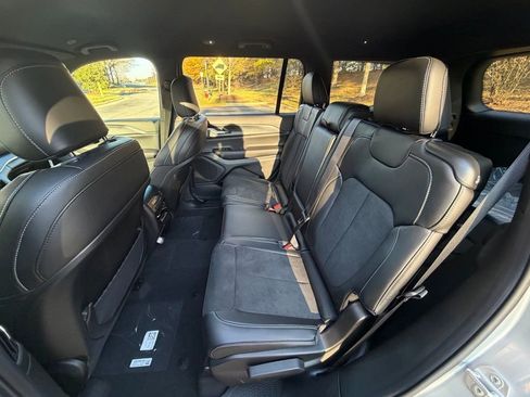 New 2025 Jeep Grand Cherokee L Altitude image 12