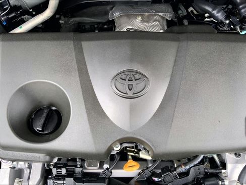 Certified 2025 Toyota RAV4 LE FWD image 32