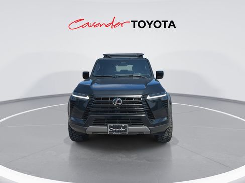 Used 2025 Lexus GX 550 w/ Accessory Package (32) AWD/4WD image 3