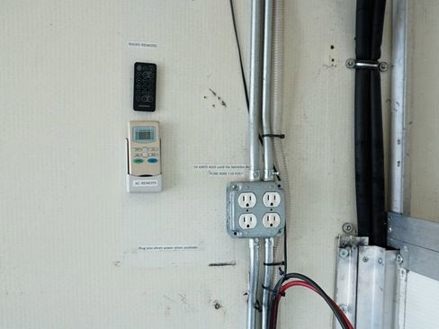 Used 2015 Ford F550 2WD Regular Cab Super Duty image 12