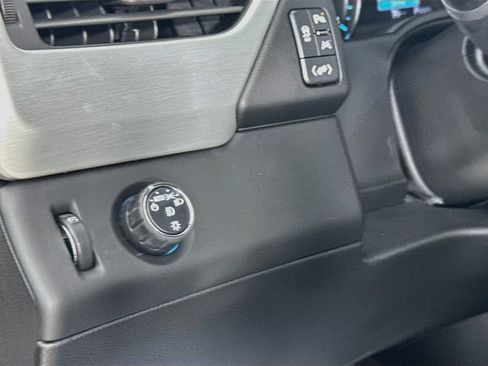 Used 2017 GMC Yukon SLT w/ Premium Edition RWD image 10