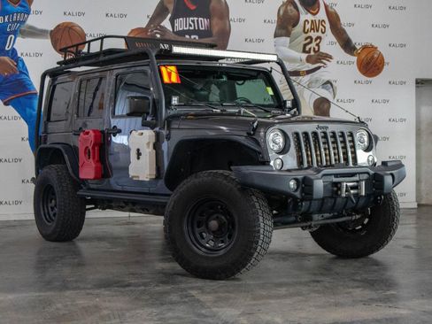 Used 2017 Jeep Wrangler Unlimited Sahara image 2