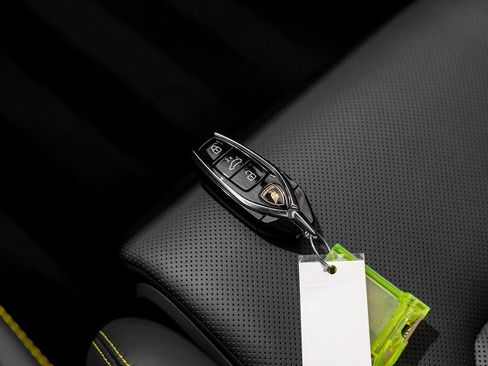 Used 2025 Lamborghini Urus SE image 59