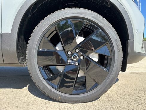 New 2026 Volvo XC40 B5 Ultra w/ Climate Package image 9