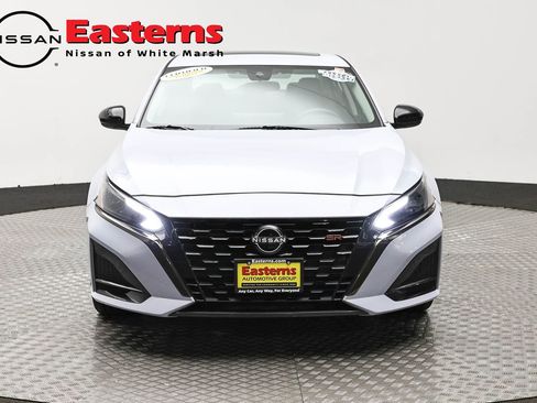 Used 2023 Nissan Altima 2.5 SR w/ SR Premium Package FWD image 2