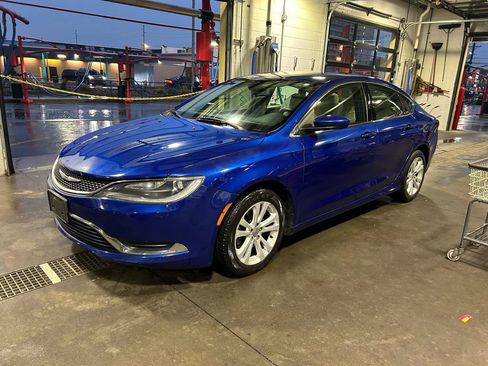 Used 2015 Chrysler 200 Limited w/ Convenience Group FWD image 1