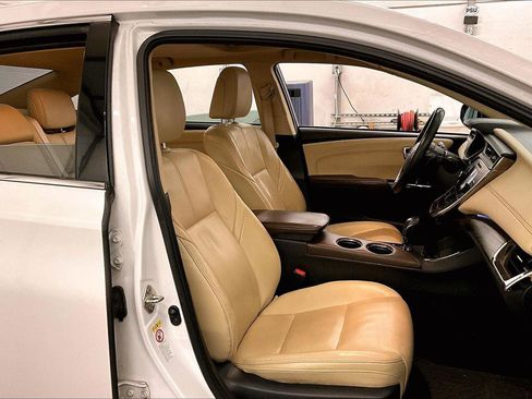 Used 2016 Toyota Avalon Limited image 8