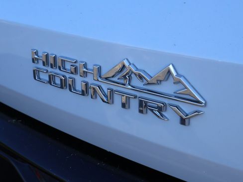 New 2026 Chevrolet Traverse High Country w/ LPO, Floor Liner Package image 6