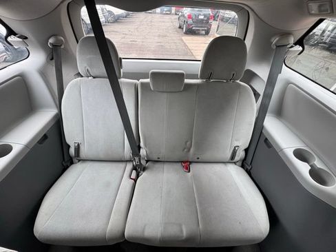 Used 2014 Toyota Sienna L FWD image 16