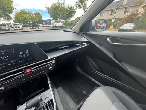 Used 2026 Kia Niro LX FWD image 33