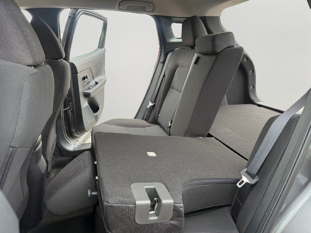 Used 2025 Nissan Kicks S AWD/4WD image 23