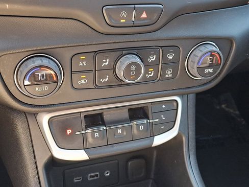 Used 2023 GMC Terrain SLE w/ Driver Convenience Package AWD/4WD image 16