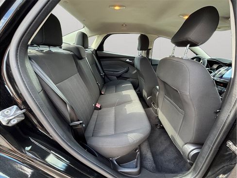 Used 2015 Ford Focus SE FWD image 31