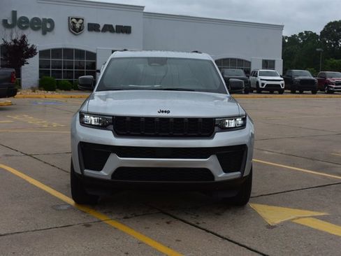New 2026 Jeep Grand Cherokee L 4WD image 2
