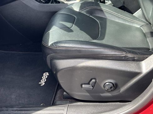 Used 2017 Jeep Cherokee Limited w/ Luxury Group image 18