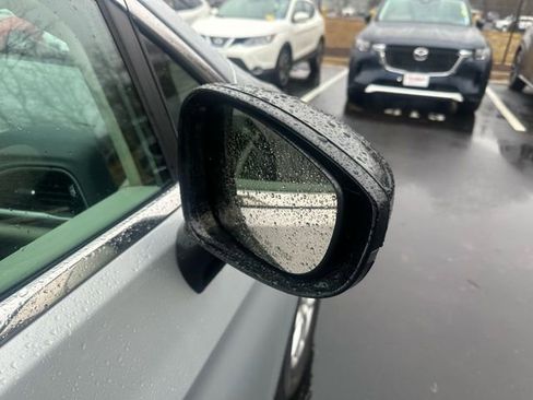 Used 2024 Chrysler Pacifica Touring-L image 12