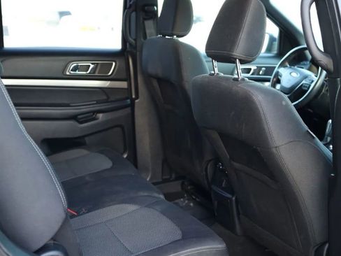 Used 2018 Ford Explorer XLT w/ Equipment Group 201A FWD image 46