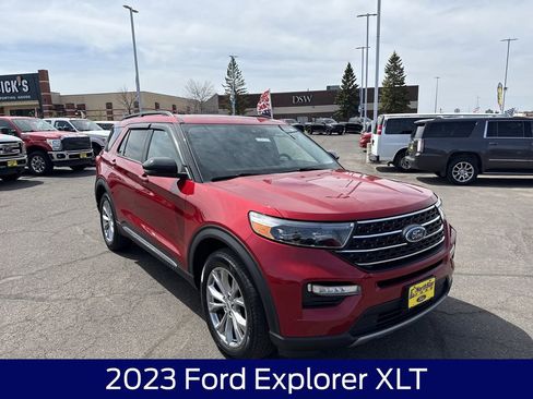 Used 2023 Ford Explorer XLT w/ Equipment Group 202A AWD/4WD image 5
