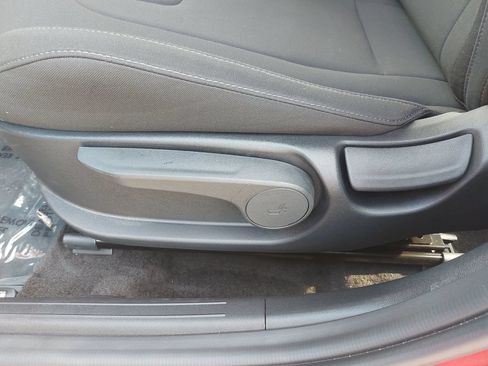 Certified 2025 Hyundai Elantra Sport FWD image 30