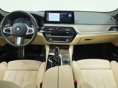 Used 2021 BMW 530i w/ M Sport Package image 11