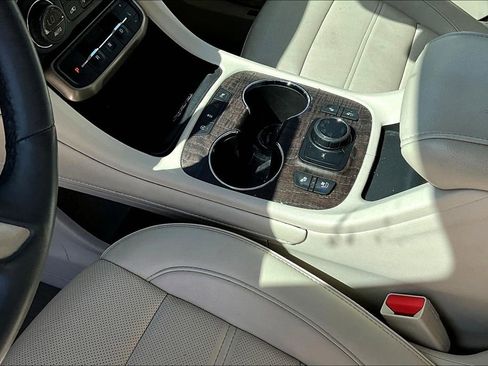 Used 2023 GMC Acadia Denali image 17