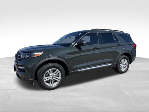Used 2023 Ford Explorer XLT w/ Equipment Group 202A AWD/4WD image 5