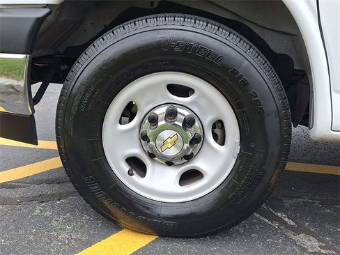 Certified 2024 Chevrolet Express 3500 LT w/ LT Preferred Equipment Group image 28