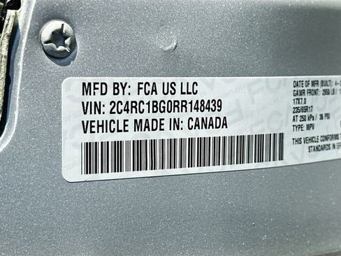 Used 2024 Chrysler Pacifica Touring-L image 31