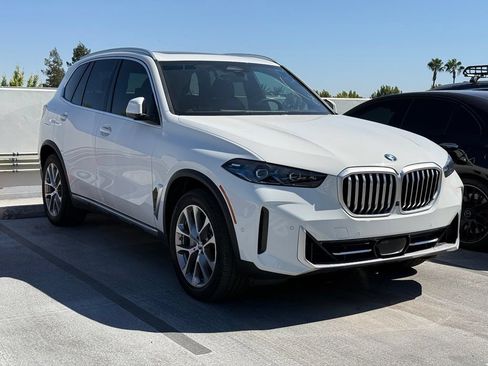 Used 2025 BMW X5 xDrive40i w/ Premium Package AWD/4WD image 1