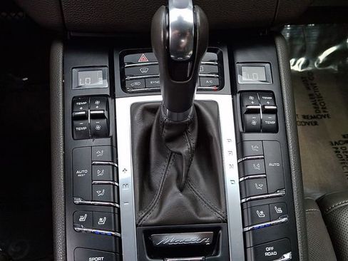 Certified 2017 Porsche Macan image 20